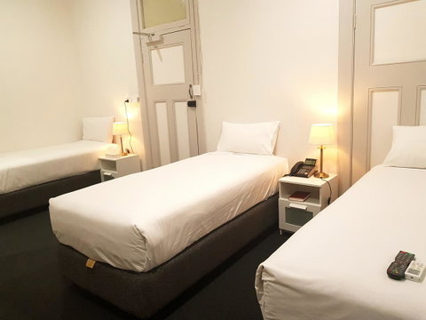 Ambassadors Hotel - Sydneys Hotel 7