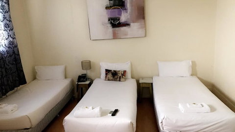Ambassadors Hotel - Sydneys Hotel 43