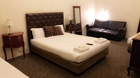 Ambassadors Hotel - Sydneys Hotel 29