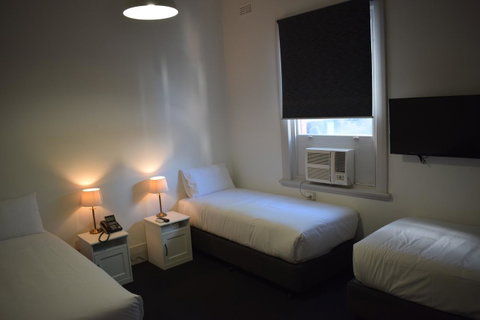 Ambassadors Hotel - Sydneys Hotel 17
