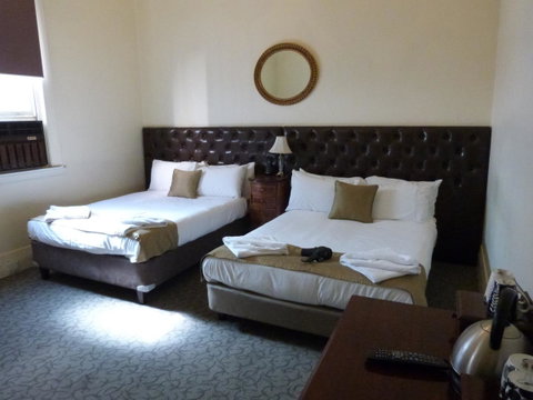 Ambassadors Hotel - Sydneys Hotel 13