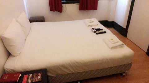 Ambassadors Hotel - Sydneys Hotel 42