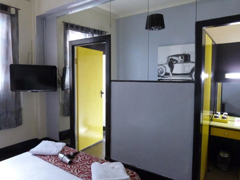 Ambassadors Hotel - Sydneys Hotel 12