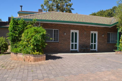 Deer Park Motor Inn Armidale - Sydneys Hotel 37