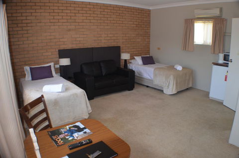 Deer Park Motor Inn Armidale - Sydneys Hotel 11