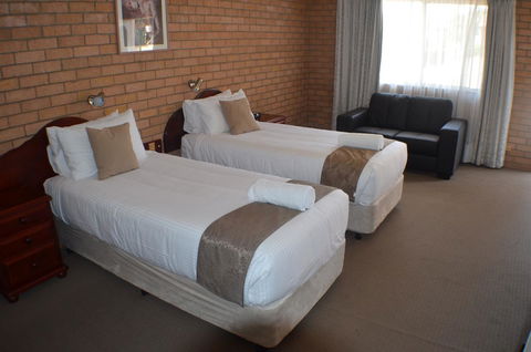 Deer Park Motor Inn Armidale - Sydneys Hotel 4