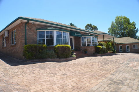 Deer Park Motor Inn Armidale - Sydneys Hotel 32