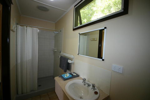 Millicent Hillview Caravan Park - Sydneys Hotel 29