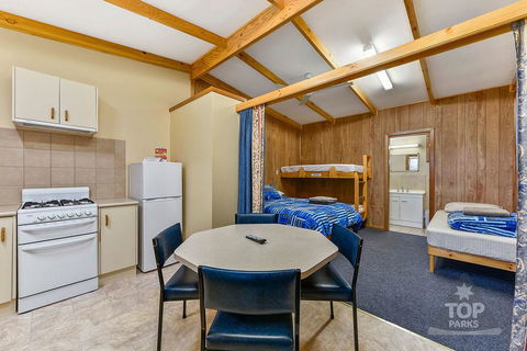 Millicent Hillview Caravan Park - Sydneys Hotel 18