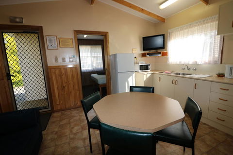 Millicent Hillview Caravan Park - Sydneys Hotel 33
