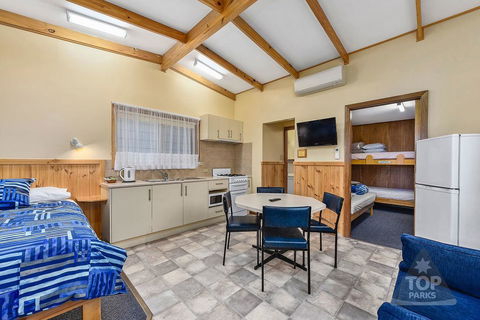 Millicent Hillview Caravan Park - Sydneys Hotel 16