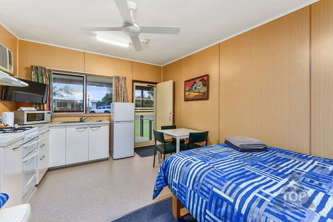 Millicent Hillview Caravan Park - Sydneys Hotel 13