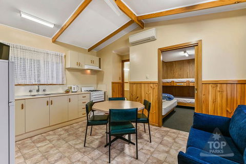 Millicent Hillview Caravan Park - Sydneys Hotel 12