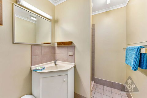 Millicent Hillview Caravan Park - Sydneys Hotel 14