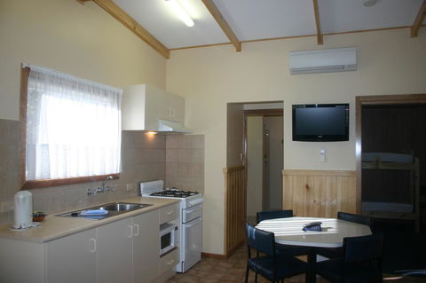 Millicent Hillview Caravan Park - Sydneys Hotel 35