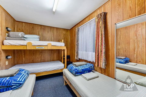 Millicent Hillview Caravan Park - Sydneys Hotel 15