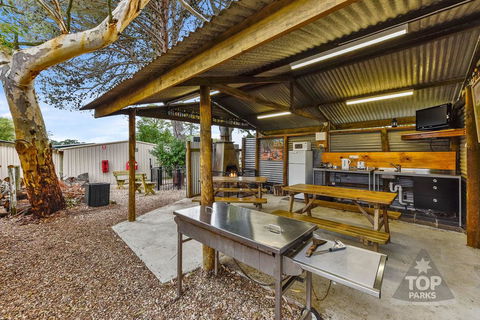Millicent Hillview Caravan Park - Sydneys Hotel 20