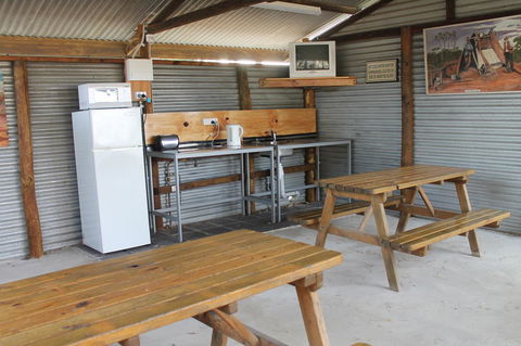 Millicent Hillview Caravan Park - Sydneys Hotel 39
