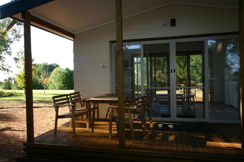 Millicent Hillview Caravan Park - Sydneys Hotel 4
