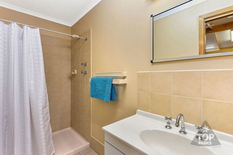 Millicent Hillview Caravan Park - Sydneys Hotel 17