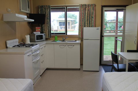 Millicent Hillview Caravan Park - Sydneys Hotel 36