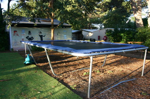 Millicent Hillview Caravan Park - Sydneys Hotel 6