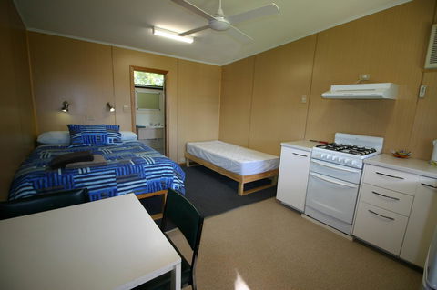 Millicent Hillview Caravan Park - Sydneys Hotel 31