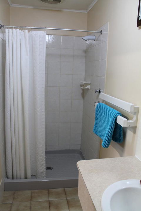 Millicent Hillview Caravan Park - Sydneys Hotel 34