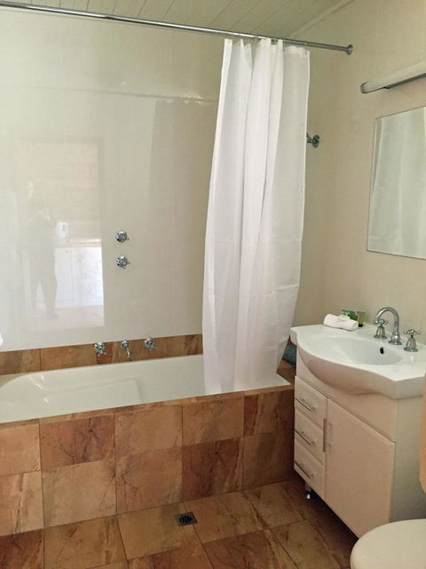 Coonawarra Place Motor Inn - Sydneys Hotel 7