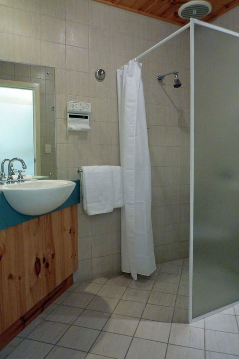Coonawarra Place Motor Inn - Sydneys Hotel 17