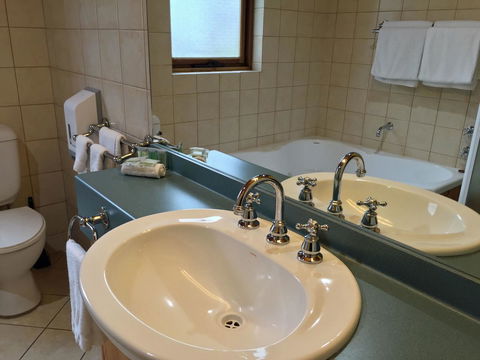 Coonawarra Place Motor Inn - Sydneys Hotel 44