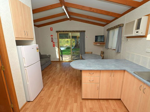 Echo Holiday Parks - Renmark - Sydneys Hotel 16