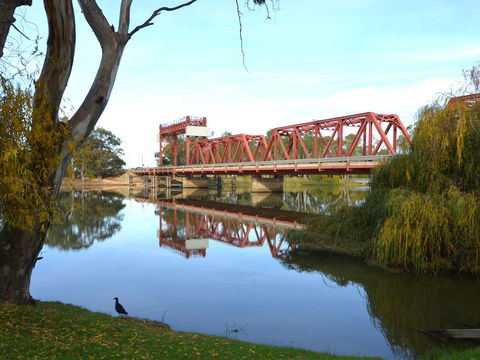 Echo Holiday Parks - Renmark - Sydneys Hotel 10