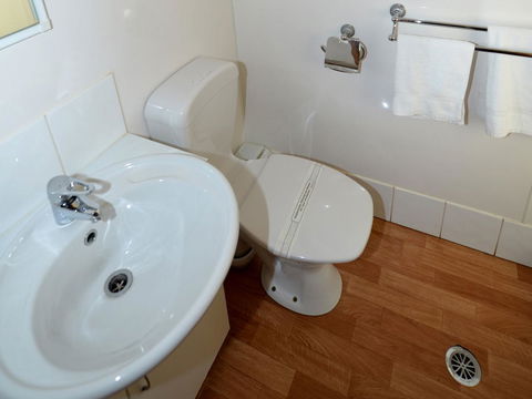 Echo Holiday Parks - Renmark - Sydneys Hotel 21