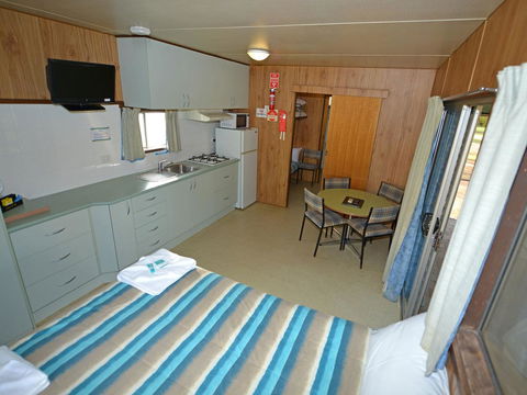 Echo Holiday Parks - Renmark - Sydneys Hotel 38