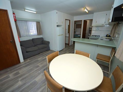 Echo Holiday Parks - Renmark - Sydneys Hotel 26