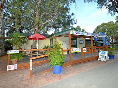 Echo Holiday Parks - Renmark - Sydneys Hotel 4