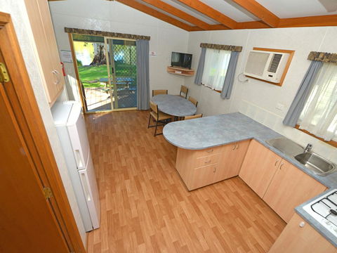 Echo Holiday Parks - Renmark - Sydneys Hotel 18