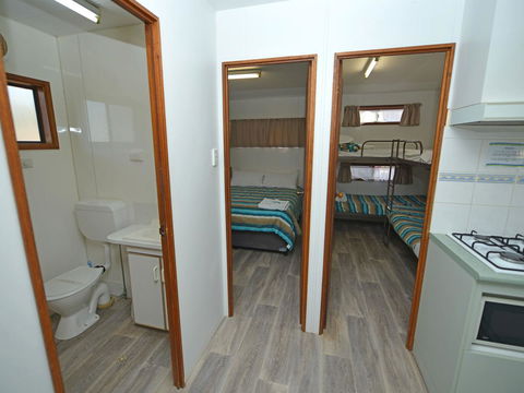 Echo Holiday Parks - Renmark - Sydneys Hotel 28