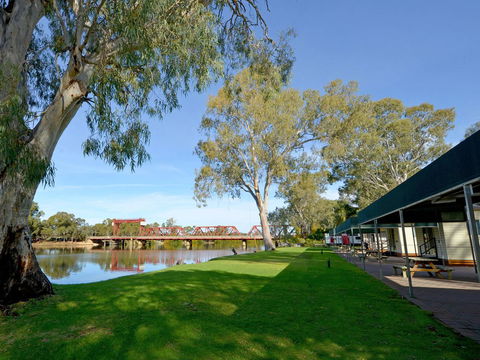 Echo Holiday Parks - Renmark - Sydneys Hotel 0