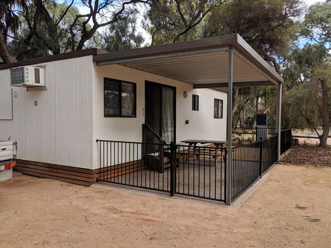 Echo Holiday Parks - Renmark - Sydneys Hotel 12