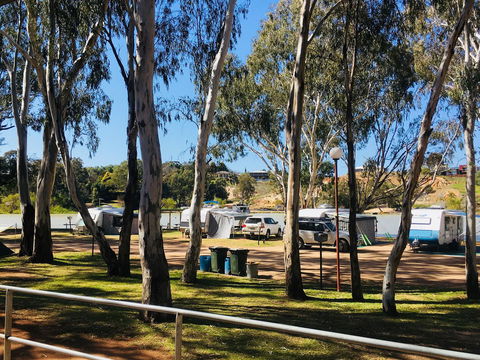 Echo Holiday Parks - Renmark - Sydneys Hotel 7