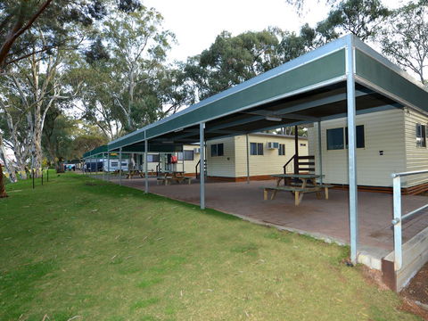 Echo Holiday Parks - Renmark - Sydneys Hotel 33