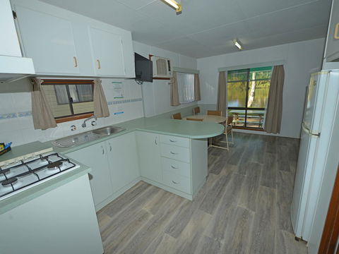 Echo Holiday Parks - Renmark - Sydneys Hotel 27
