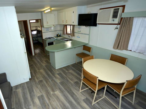 Echo Holiday Parks - Renmark - Sydneys Hotel 25