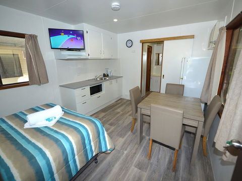 Echo Holiday Parks - Renmark - Sydneys Hotel 44