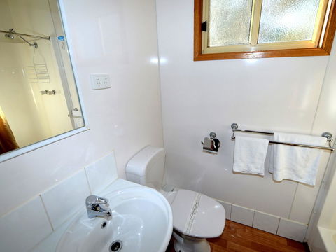 Echo Holiday Parks - Renmark - Sydneys Hotel 14