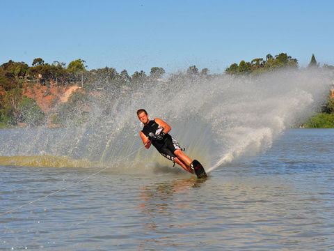 Echo Holiday Parks - Renmark - Sydneys Hotel 6