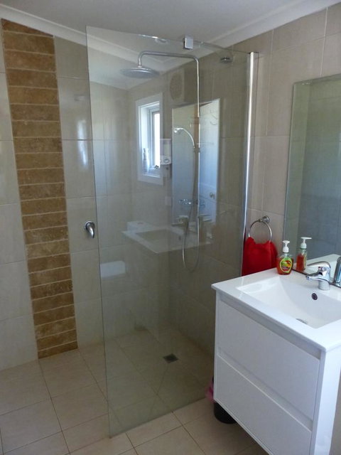 Andy\'s Accommodation - Sydneys Hotel 10