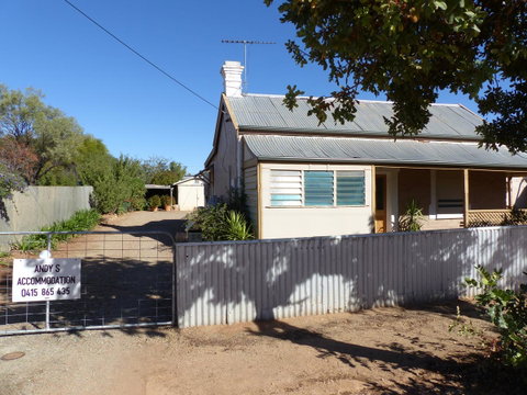 Andy\'s Accommodation - Sydneys Hotel 2